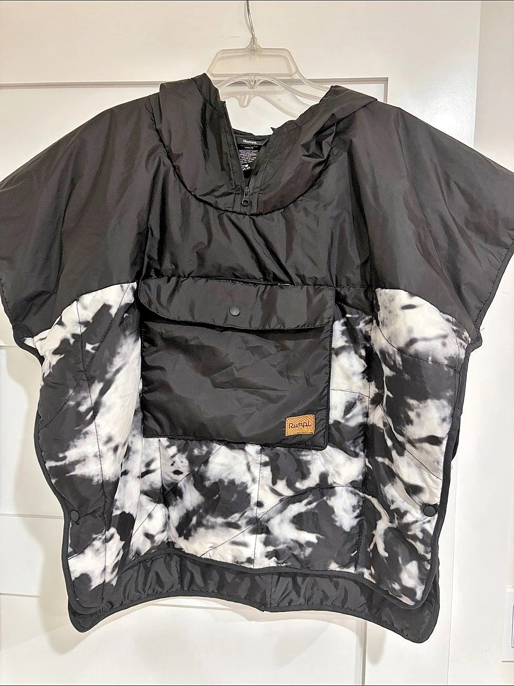 Rumpl Original Puffy Poncho - Black & White Tie-Dye / Shibori Print - One Size